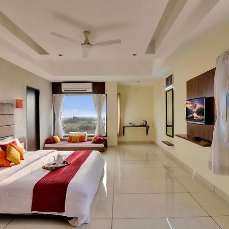 Goverdhan Greens Resort Dwarka L Hotels In Dwarka Kültér fotó