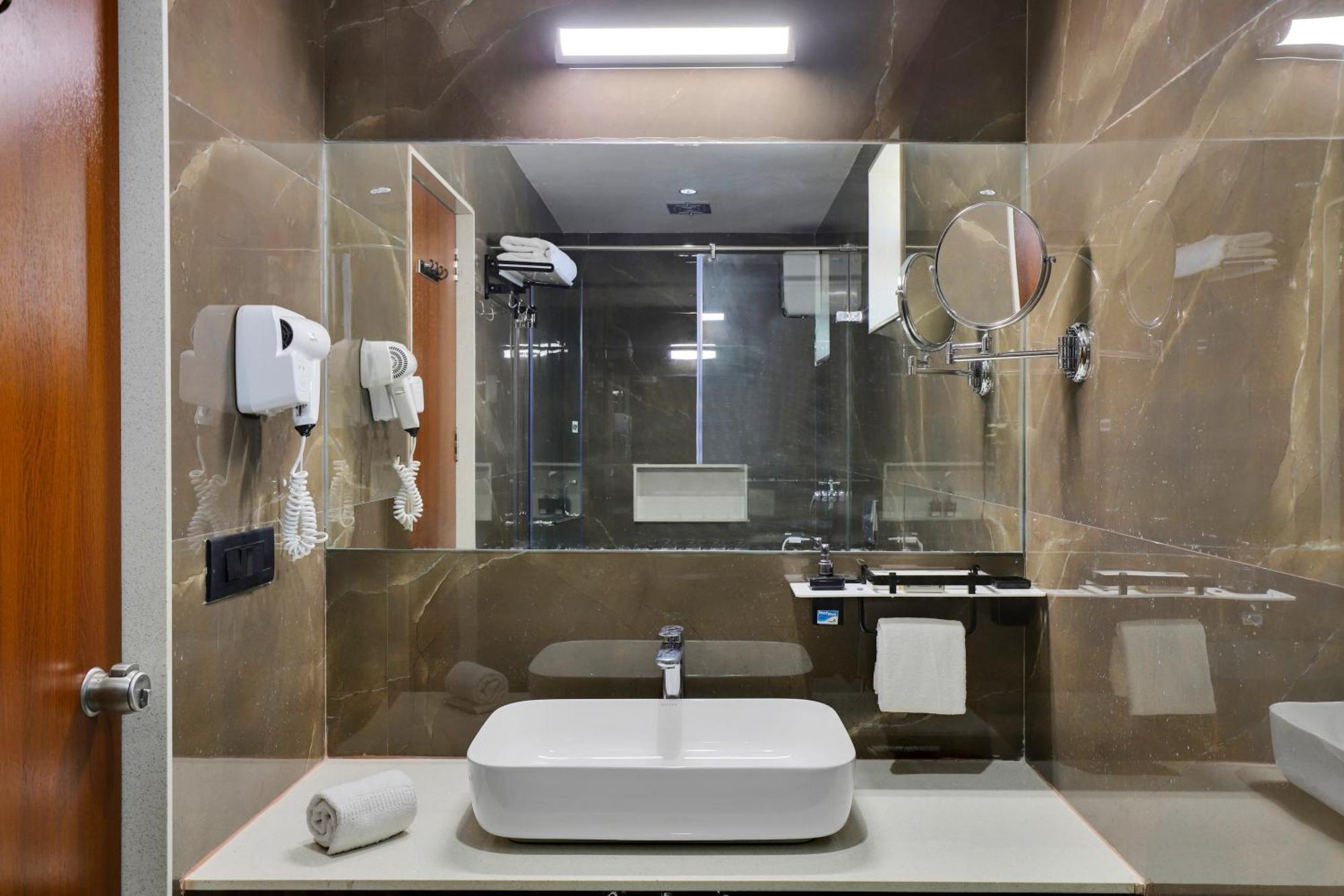 Goverdhan Greens Resort Dwarka L Hotels In Dwarka Kültér fotó