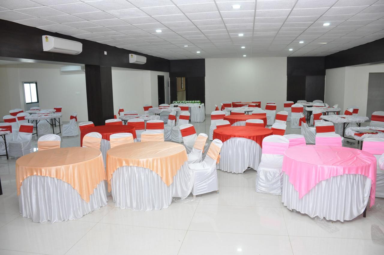 Goverdhan Greens Resort Dwarka L Hotels In Dwarka Kültér fotó