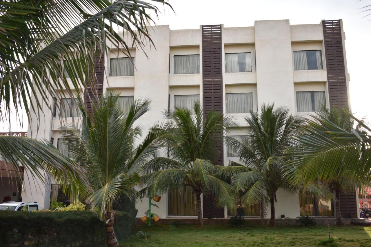 Goverdhan Greens Resort Dwarka L Hotels In Dwarka Kültér fotó