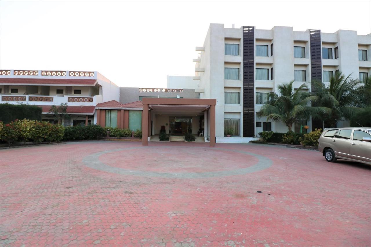 Goverdhan Greens Resort Dwarka L Hotels In Dwarka Kültér fotó