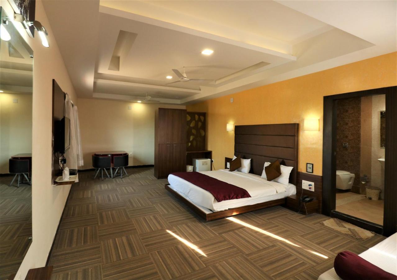 Goverdhan Greens Resort Dwarka L Hotels In Dwarka Kültér fotó