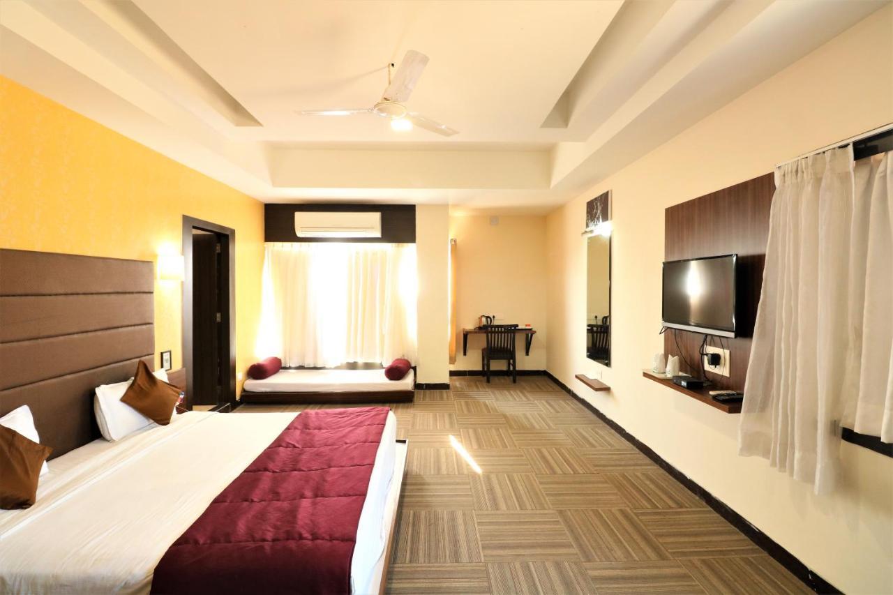 Goverdhan Greens Resort Dwarka L Hotels In Dwarka Kültér fotó